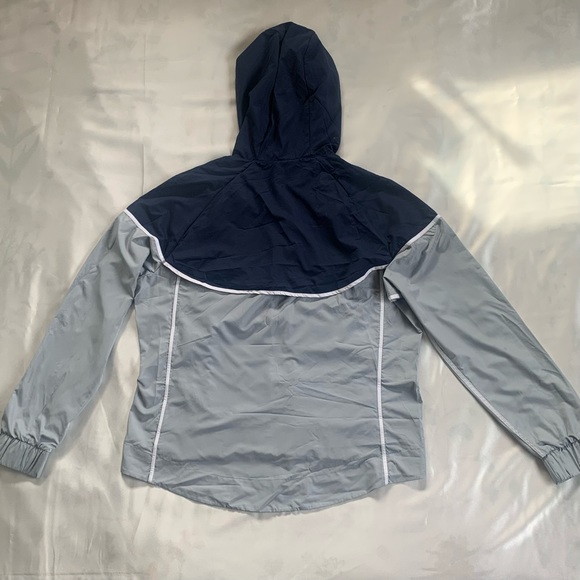 Nike Women’s Windrunner - Picture 3 of 3